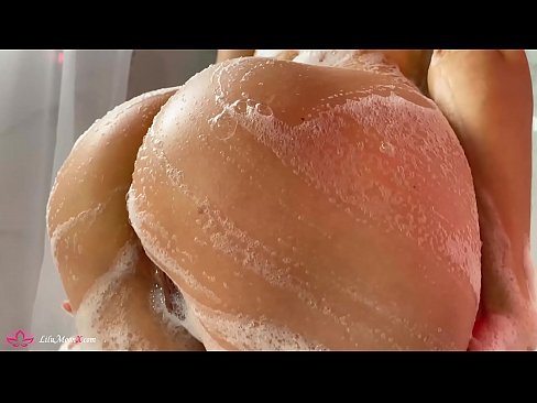 ❤️ Brunette o ipholla litho tsa botona kapa botšehali ho li khotsofatsa Pussy e nang le Vibrator ho ea ho Intense Orgasm in Shower rona  ️❤